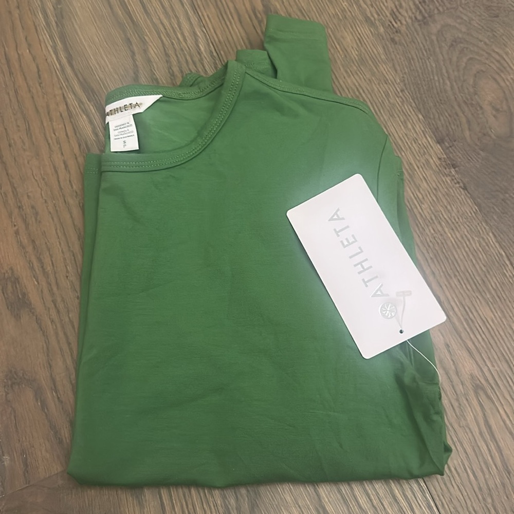 Athleta BAJA Green Long Sleeve Essential top NWT